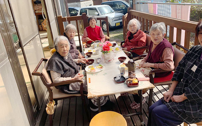 ウッドデッキでのんびり